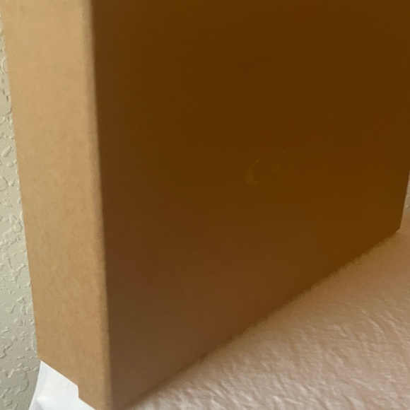 Coach: EMPTY Tan Gift Box - Picture 10 of 10